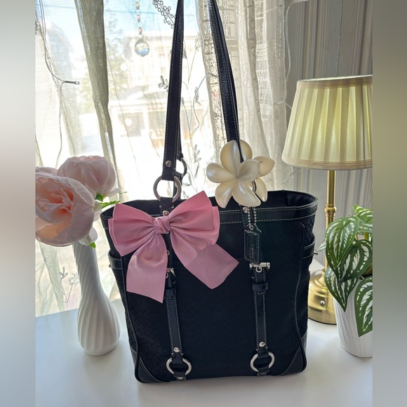Coach Handbags - 🖤🩷Coach Black Medium Sized Tote🩷🖤